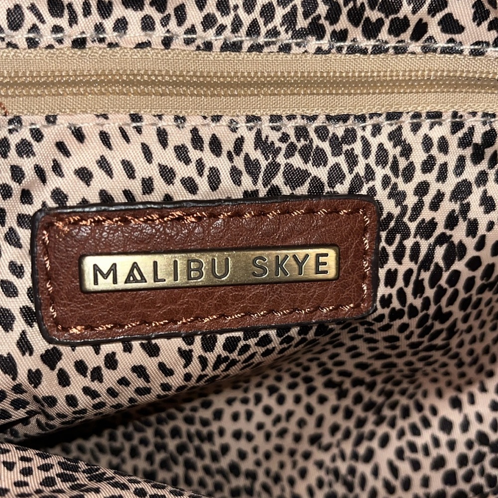 NWOT- Brown Leather Crossbody - classic and simple! - Picture 5 of 10